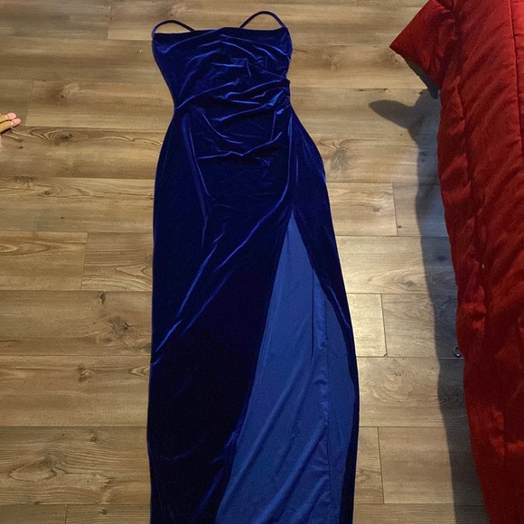 Windsor Dresses & Skirts - Velvet blue maxi dress with slit